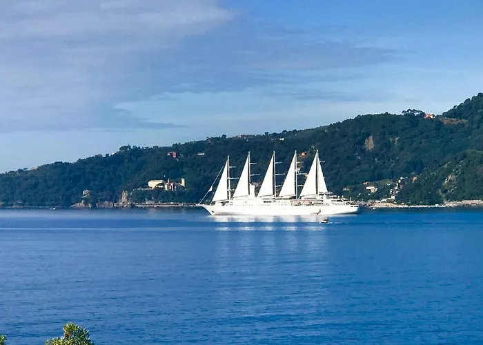 לינה וארוחת בוקר Ladidi 3*