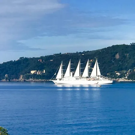 לינה וארוחת בוקר Ladidi 3*